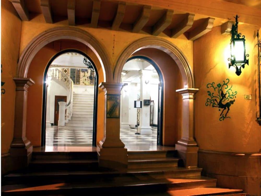 Hotel Urdinola Сальтільо Екстер'єр фото